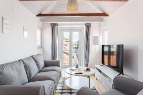  ALTIDO Stylish 2-bed Apt with balcony in Lapa, 5mins to National Museum of Ancient Art  Лиссабон